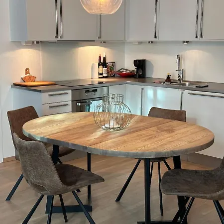 2-bedroom Seaside Apartman *